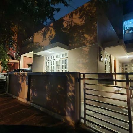 Homestayz Crown Bangalore Buitenkant foto