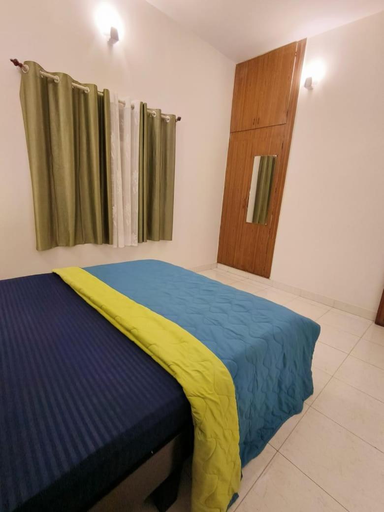 Homestayz Crown Bangalore Buitenkant foto