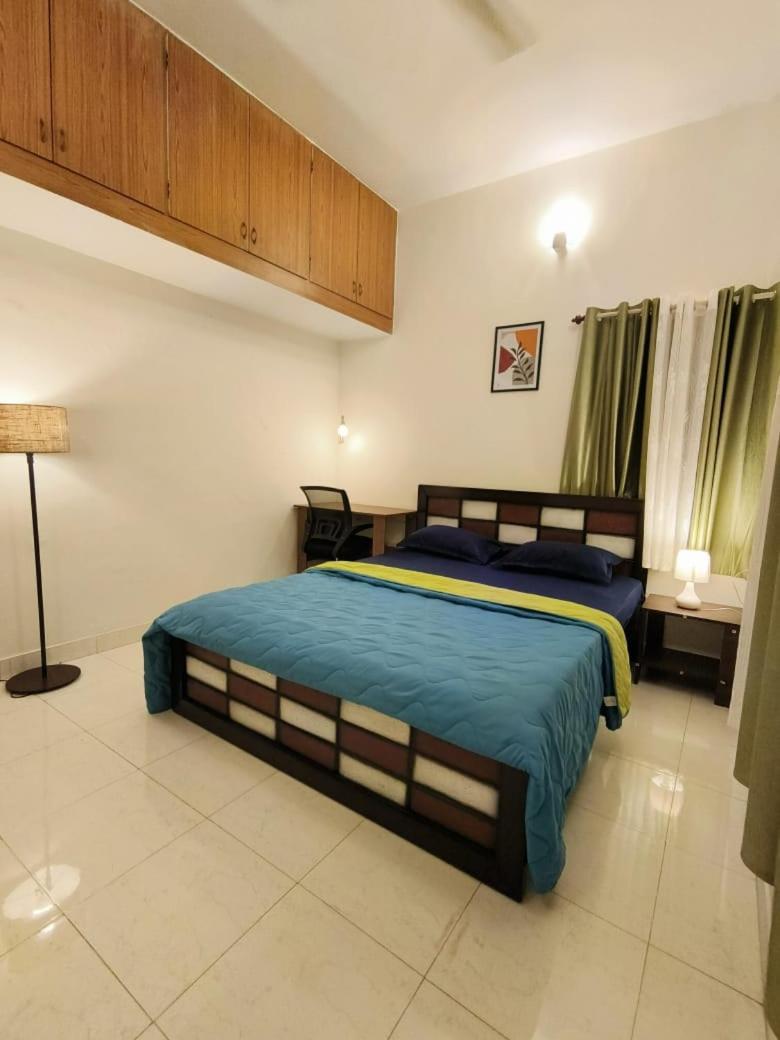 Homestayz Crown Bangalore Buitenkant foto