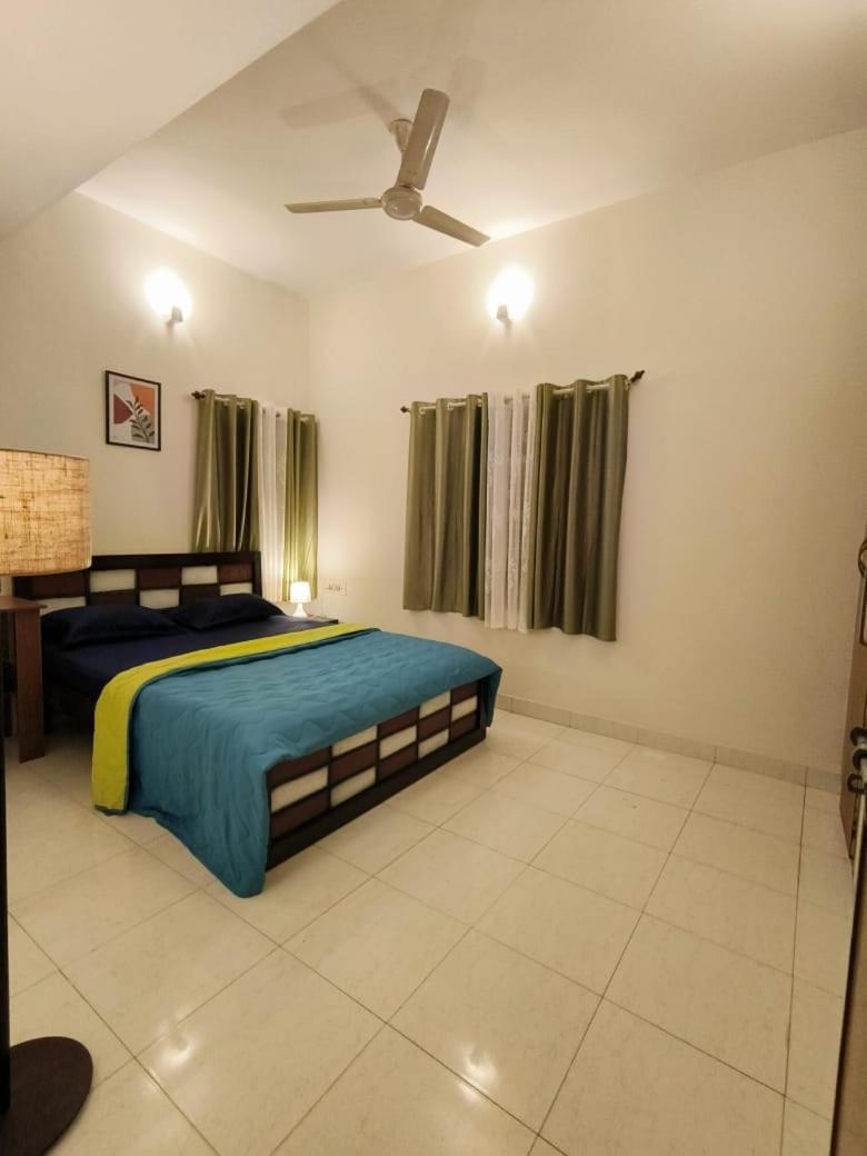Homestayz Crown Bangalore Buitenkant foto