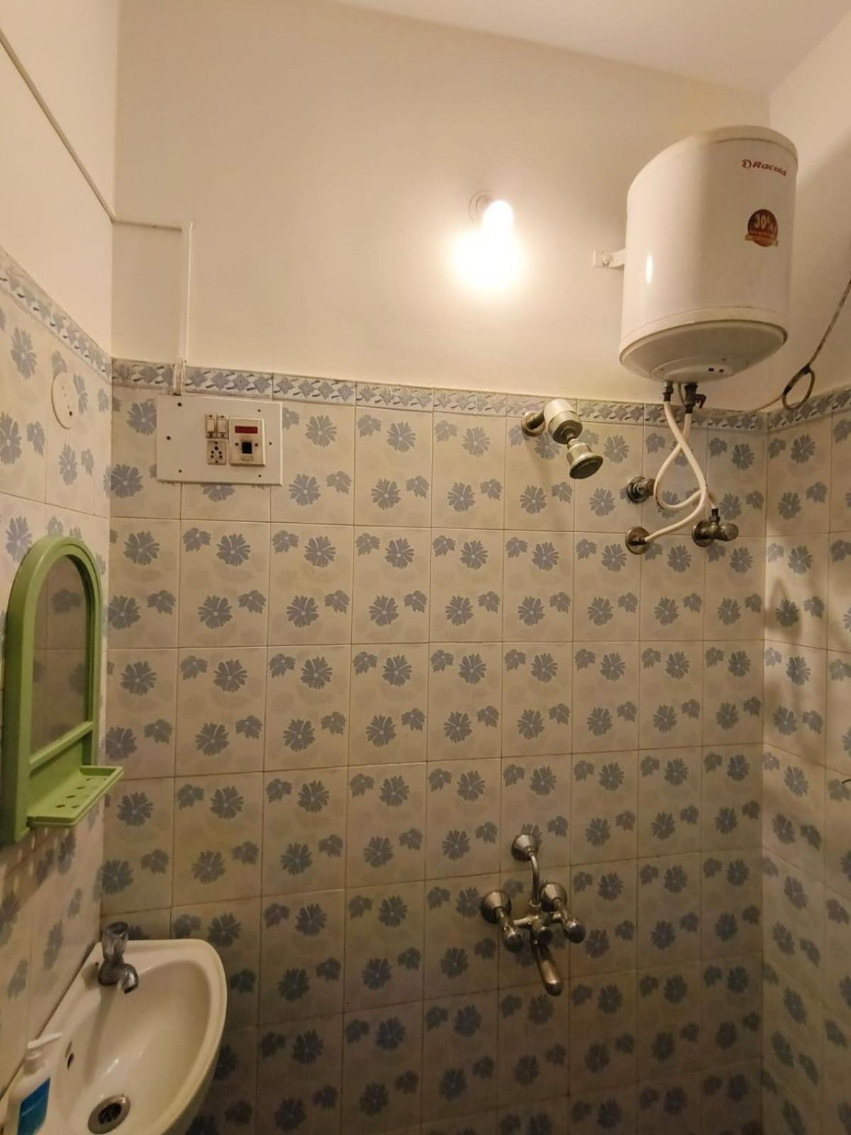 Homestayz Crown Bangalore Buitenkant foto