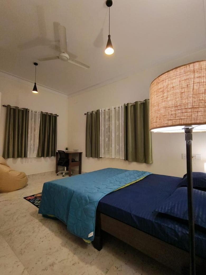 Homestayz Crown Bangalore Buitenkant foto