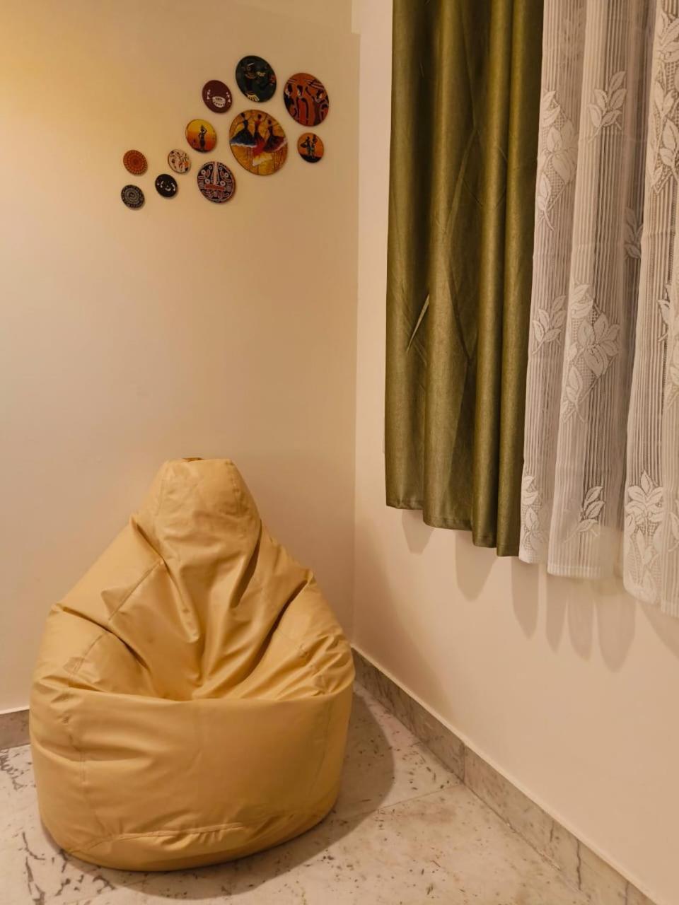 Homestayz Crown Bangalore Buitenkant foto