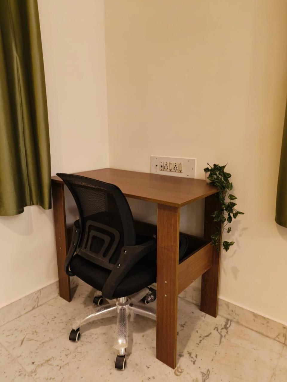 Homestayz Crown Bangalore Buitenkant foto